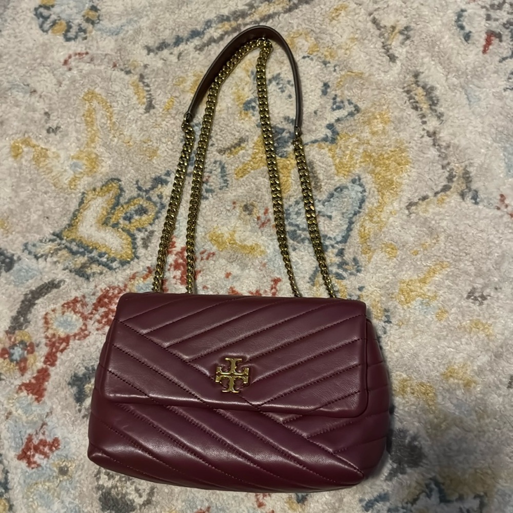 Burgundy Tory Birch Kira bag. NWOT 10 x 7 x 3 1/2. Adjustable strap.